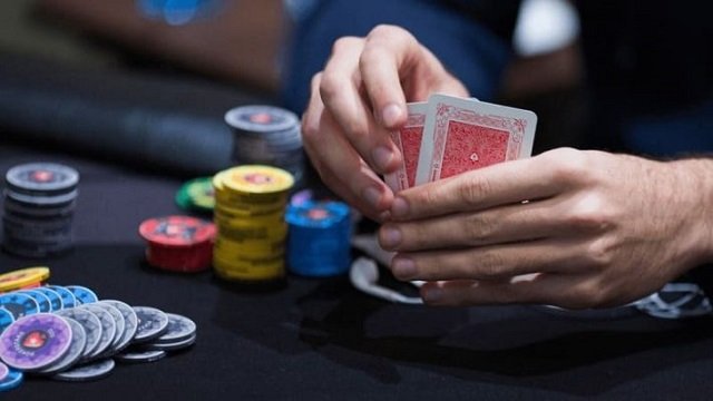 Úp bài khi không có cơ hội thắng Úp bài khi không có cơ hội thắng